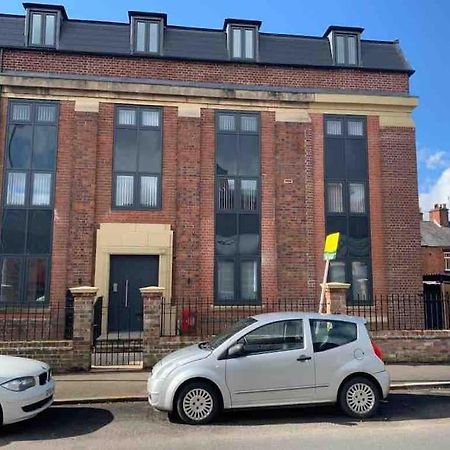Newly Built 2 Bed Flat In The Heart Of Leek Apartment Exterior photo