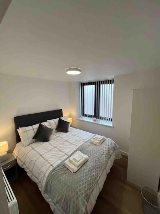 Newly Built 2 Bed Flat In The Heart Of Leek Apartment Exterior photo